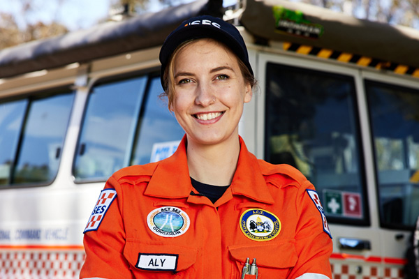 Photo of a SES staff in front of a SES vehicle